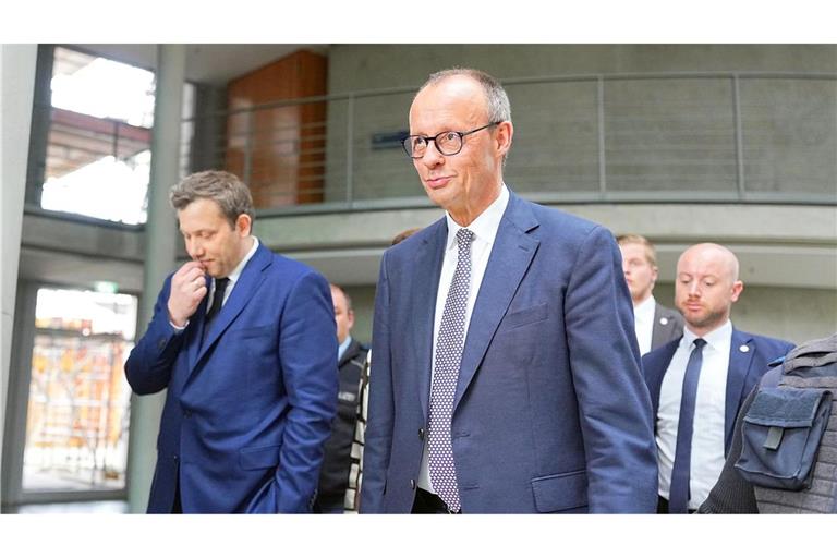 Die Männer im Merz-Kabinett sind im Schnitt knapp 58 Jahre alt, die Frauen 48 Jahre.