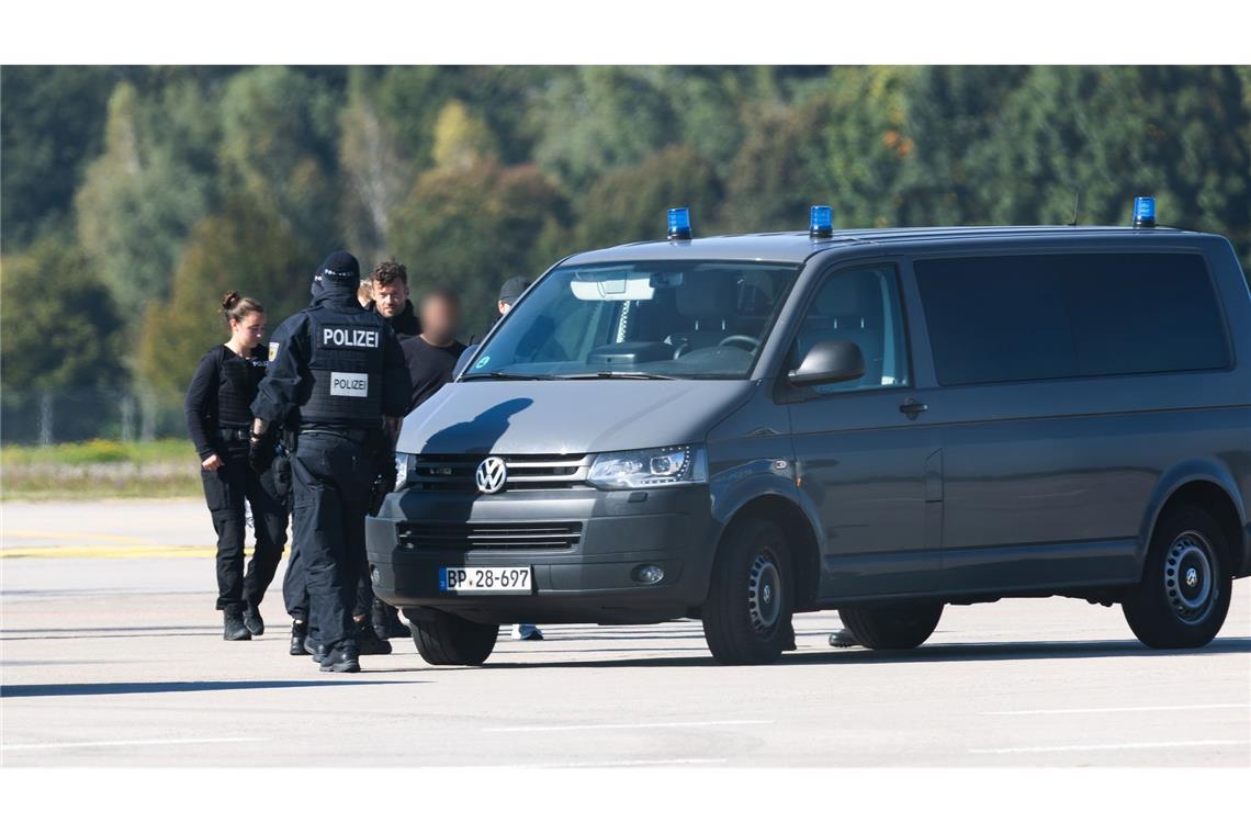 Alle Haftbefehle nach mutmaßlichen Hamas-Festnahmen in Kraft Die Männer wurden zur Haftvorführung nach Karlsruhe gebracht.