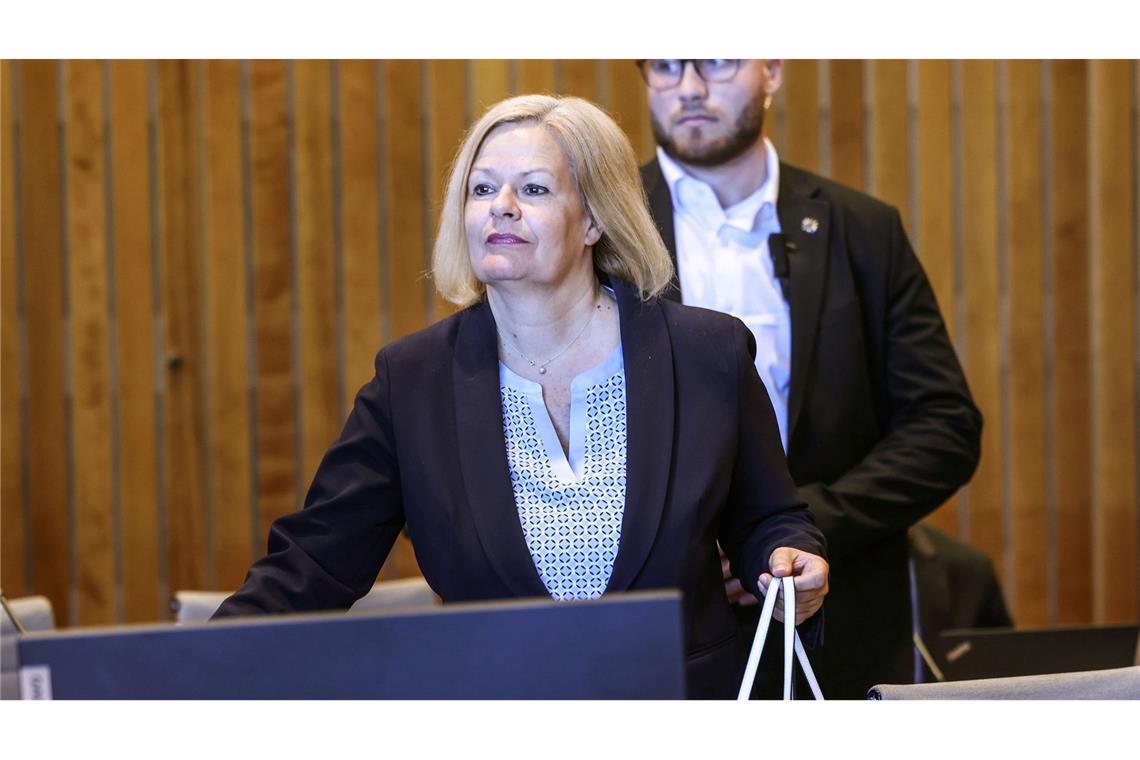 Faeser zu Solingen-Attentat: Keine Versäumnisse beim BAMF Die maßgeblichen Sicherheitsbehörden hatten laut Ex-Innenministerin Nancy Faeser vor dem Attentat von Solingen keine einschlägigen Erkenntnisse zu Issa Al H.