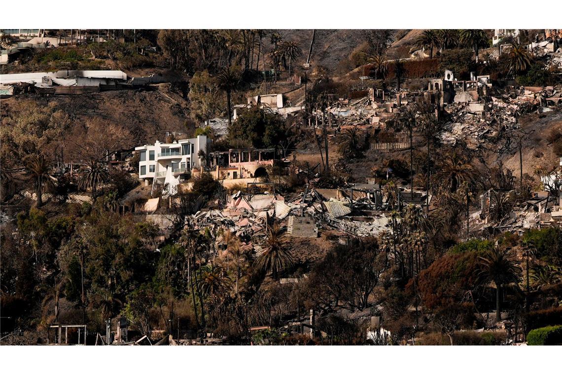 Feuerwehr in L.A. macht Fortschritte - Starkwinde flauen ab Die meisten Anwohner dürfen bisher nicht in die Brandgebiete zurückkehren.