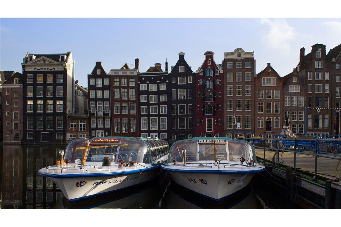 Amsterdam führt Umweltzone für Boote auf Grachten ein Die meisten Ausflugsschiffe in Amsterdam sind schon elektrisch unterwegs (Archivbild).