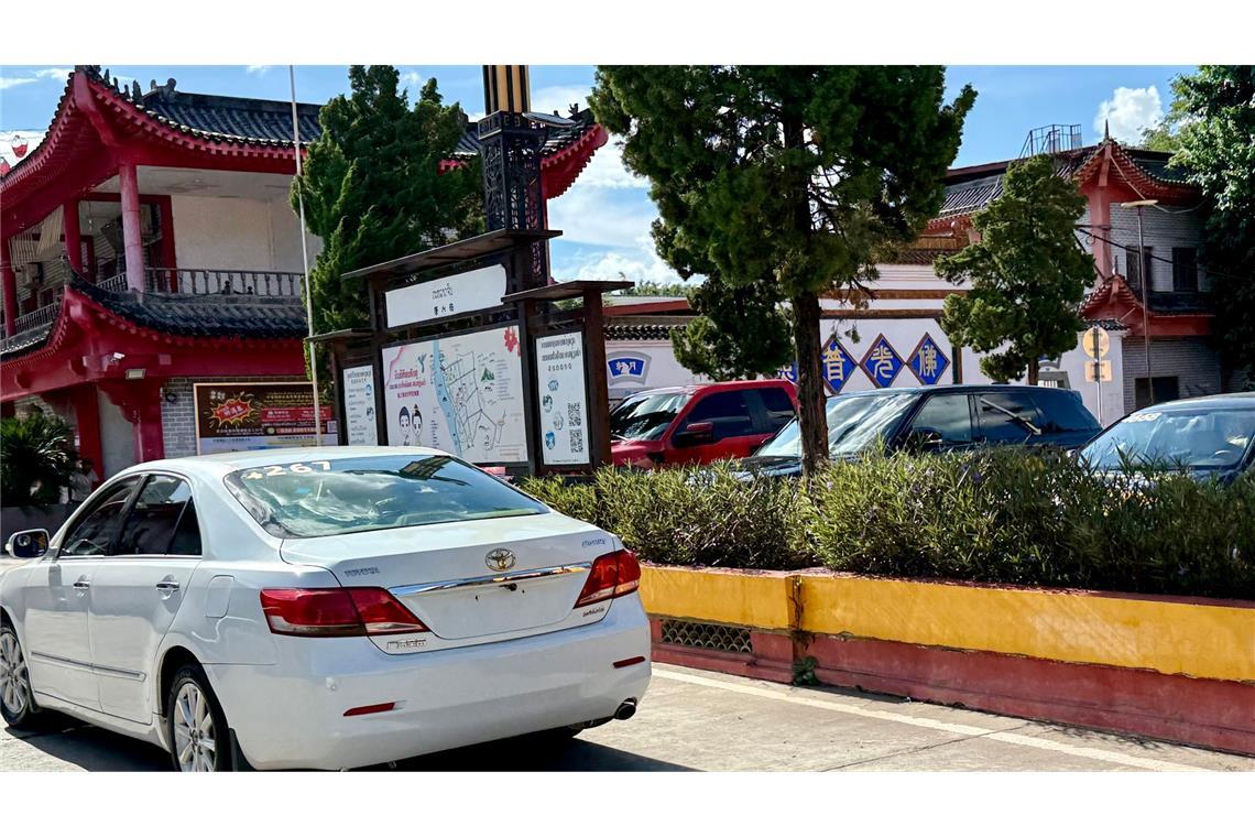 Die meisten Autos in der dubiosen Golden Triangle Special Economic Zone haben nicht einmal Nummernschilder.