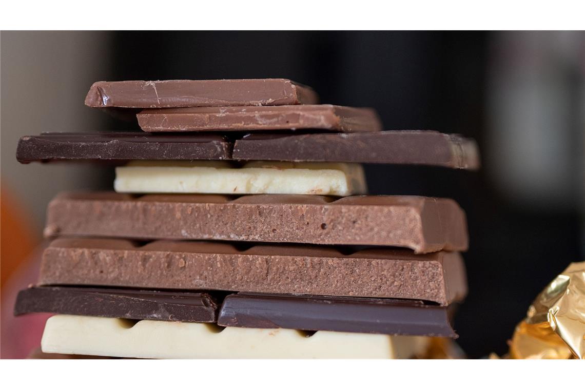 Die Menschen in Deutschland essen laut YouGov am liebsten Vollmilchschokolade. Jeder Zweite gibt die Sorte an.