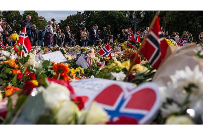 Die Menschen in Norwegen trauern um ihren verstorbenen König.