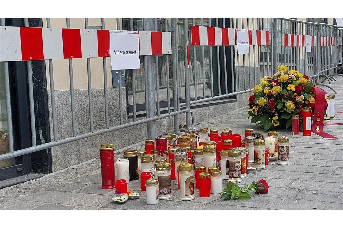 Minister: Angriff in Österreich war islamistischer Anschlag Die Menschen in Villach haben am Tatort Kerzen entzündet.