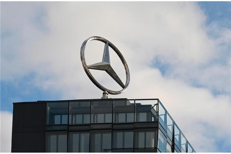 Die Mercedes-Aktie legt am heutigen Vormittag deutlich zu. Was hinter dem plötzlichen Anstieg steckt und warum der neue Zoll-Deal zwischen den USA & Japan den Kurs treibt.