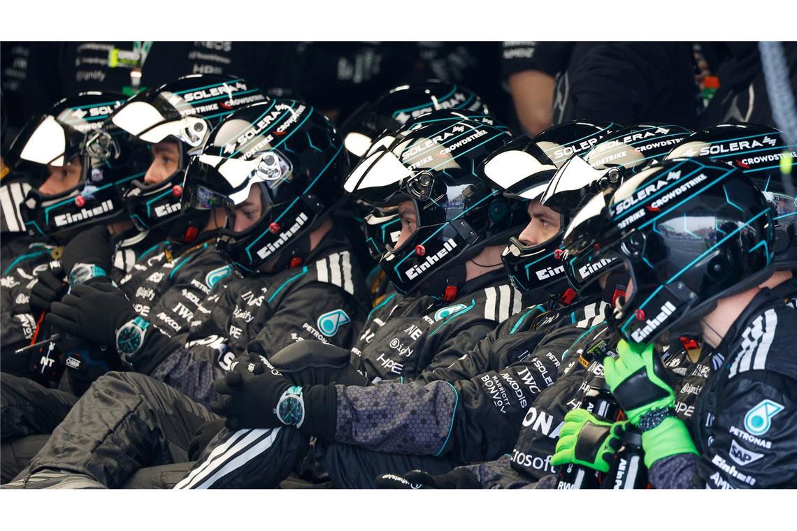 Die Mercedes-Crew hätte wohl gern auf die Zwangspause verzichtet.