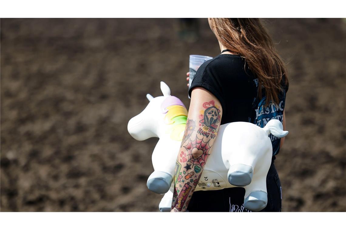 Endspurt für Schlammfestival in Wacken Die Metalfans hatten offenbar Spaß.