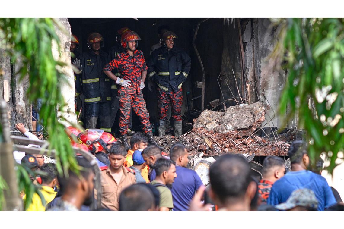 Militärflugzeug auf Schule gestürzt: 20 Tote in Bangladesch Die Militärmaschine krachte in ein Schulgebäude.