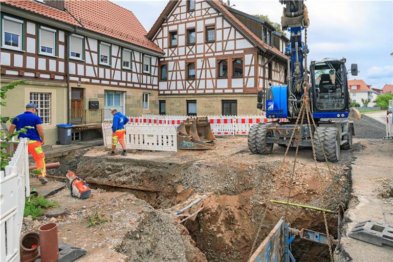 Die Mitarbeiter der Firma Lukas Gläser waren in den vergangenen Monaten fleißig in der Karlstraße zugange. Foto: Stefan Bossow