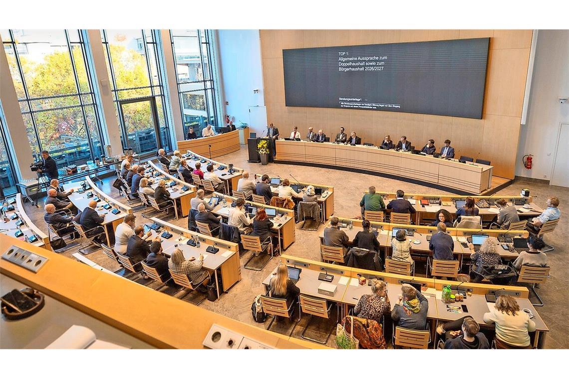 Die Mitglieder der AfD sind auf diesem Bild aus dem Stuttgarter Gemeinderat links am Fenster zu sehen.