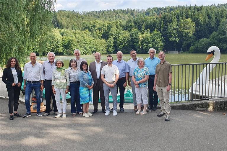 Die Mitgliedsvertreterinnen und -vertreter von Diakonie ambulant kamen nach der Versammlung noch bei einem Sommerfest am Fornsbacher Waldsee zusammen. Foto. privat