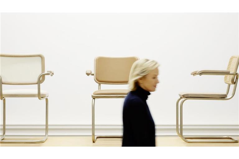 Die Modedesignerin Jil Sander hat für Thonet eine Ikone des Bauhaus neu interpretiert: den „S64“ von Marcel Breuer.