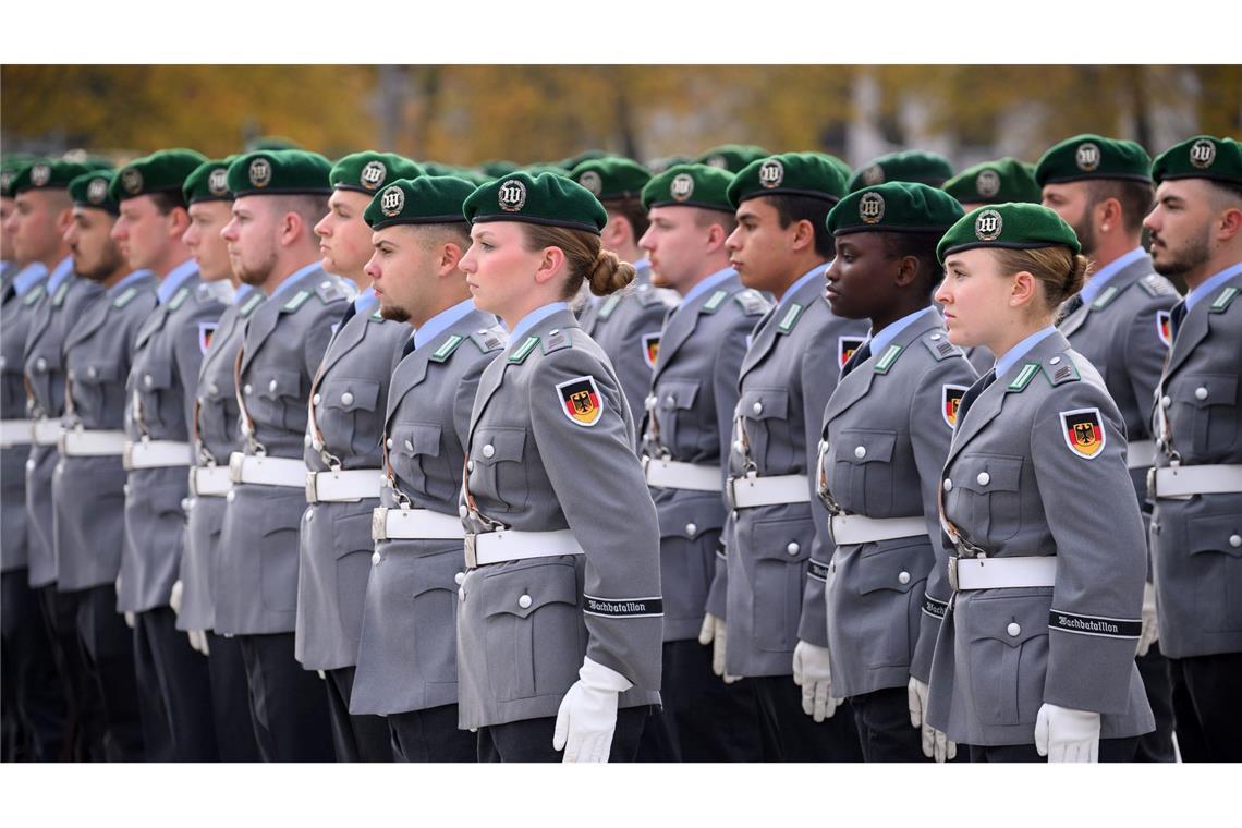 Soldaten sollen aktuellere Uniformen erhalten Die Modernisierung der Uniformen war schon 2018 beschlossen worden. (Archivbild)