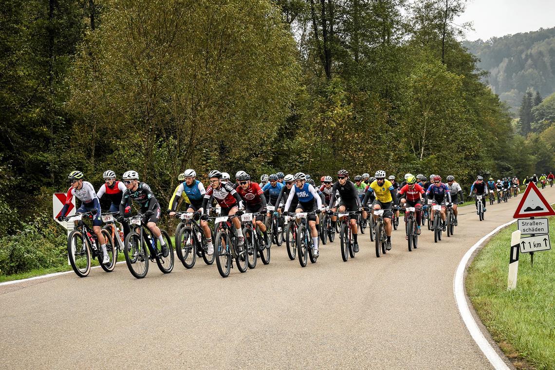 Die Mountainbiker beherrschen am zweiten Sonntag im Oktober das Bild in Spiegelberg und in den oft herbstlich bunten Wäldern rund um die Lautertalgemeinde. Archivfotos: Alexander Becher