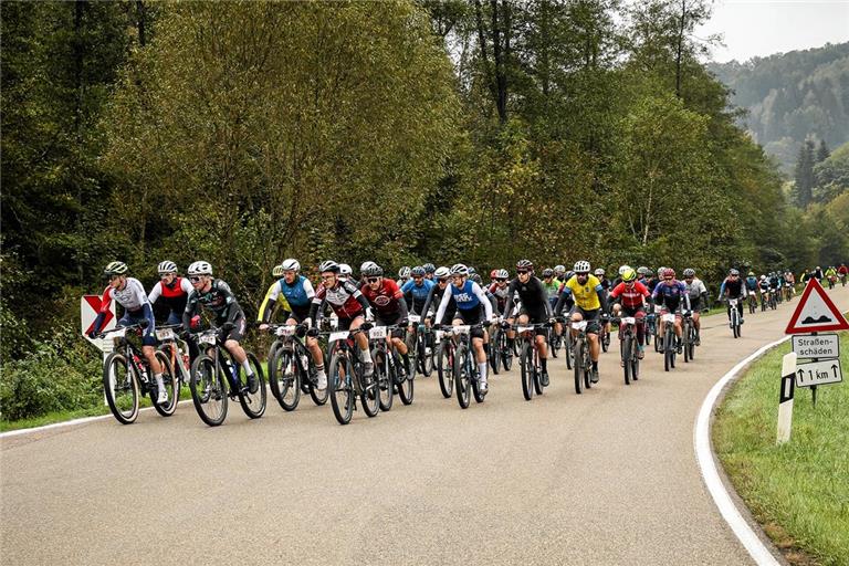 Die Mountainbiker beherrschen am zweiten Sonntag im Oktober das Bild in Spiegelberg und in den oft herbstlich bunten Wäldern rund um die Lautertalgemeinde. Archivfotos: Alexander Becher