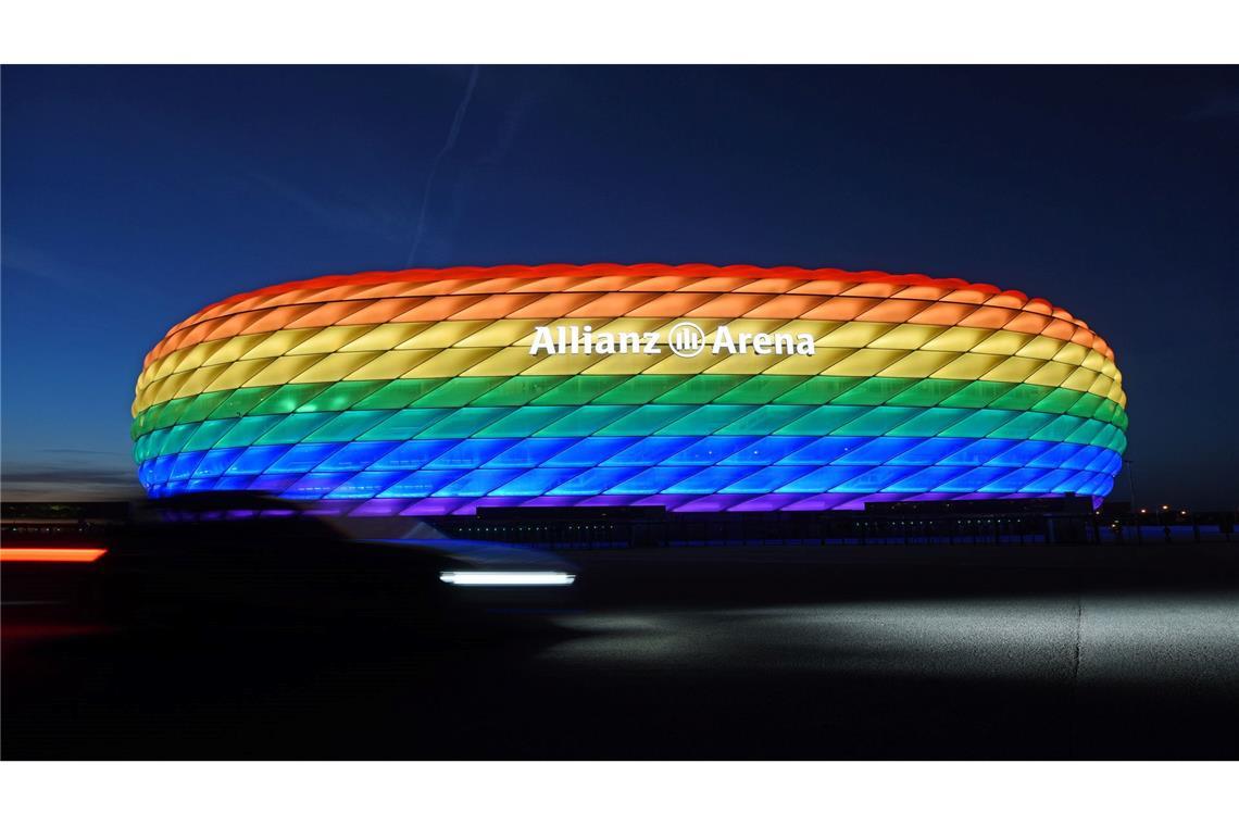 Die Münchner Allianz Arena kann je nach Anlass die Farbe wechseln. (Archivbild)