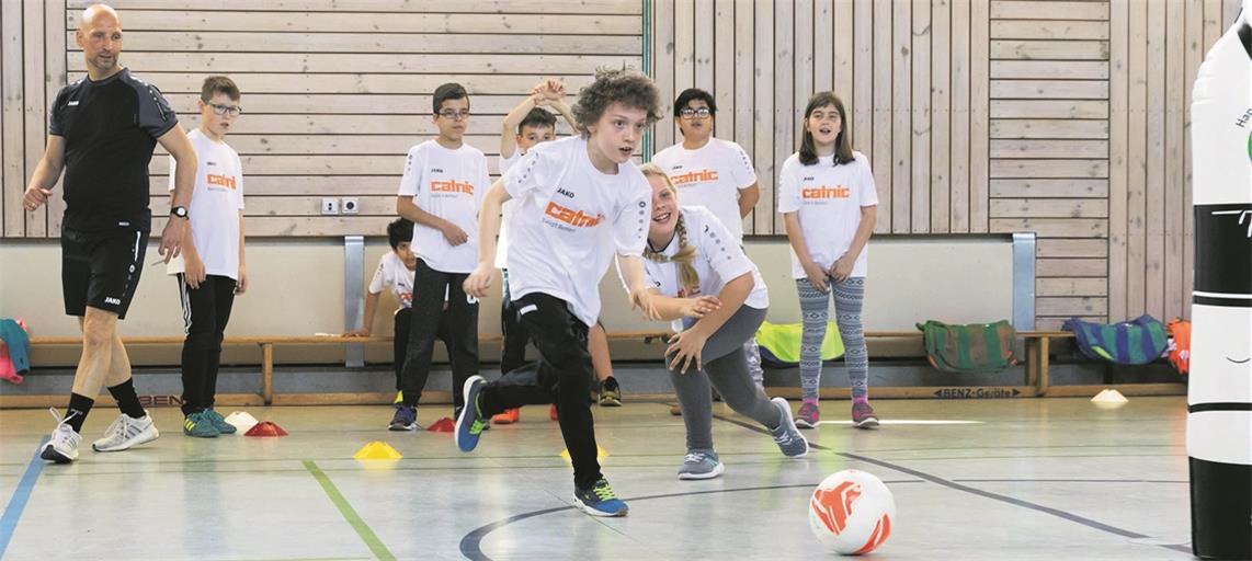 Die Murrhardter Schüler hatten unter Anleitung von Jochen Bauer in der Festhalle ihren Spaß.Foto: J. Fiedler