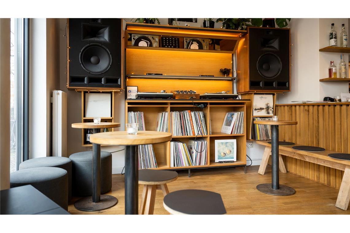 Die Musikanlage steht im Fokus in der Listening Bar Unkompress.