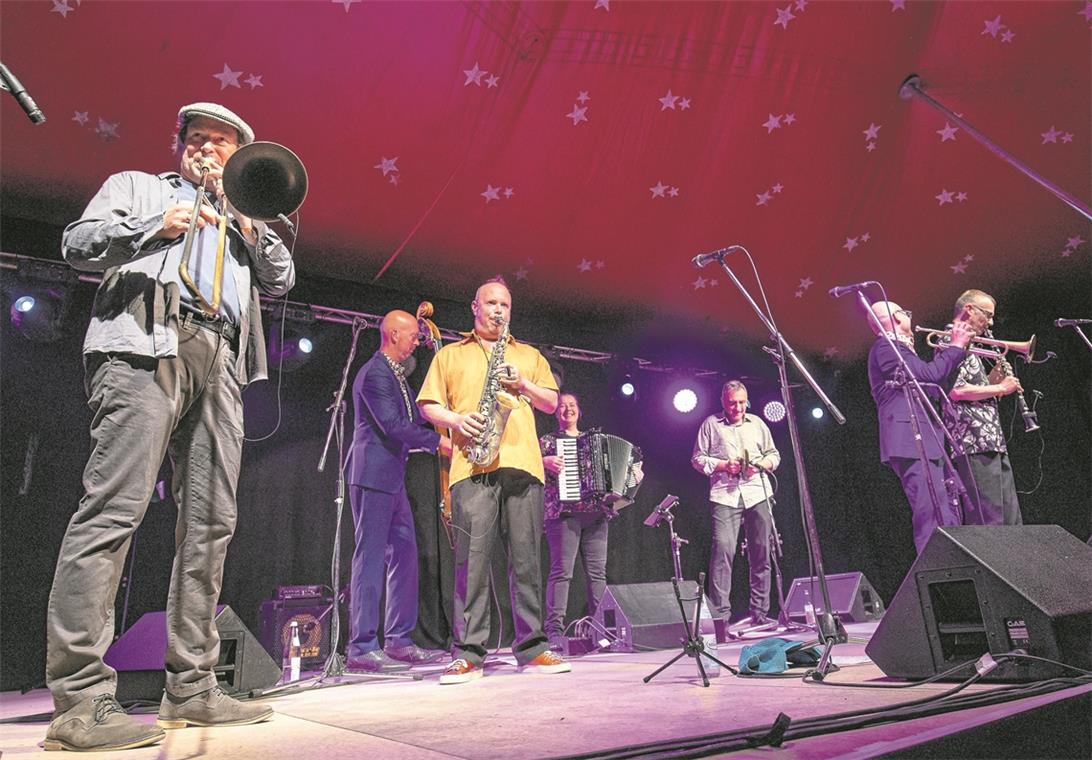 Die Musiker der „Amsterdam Klezmer Band“ verpassen traditionellen Genres eine frische, zuweilen anarchistisch anmutende Note, ohne dabei deren essenzielle und charakteristische Merkmale zu vernachlässigen. Foto: A. Becher