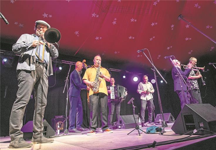Die Musiker der „Amsterdam Klezmer Band“ verpassen traditionellen Genres eine frische, zuweilen anarchistisch anmutende Note, ohne dabei deren essenzielle und charakteristische Merkmale zu vernachlässigen. Foto: A. Becher