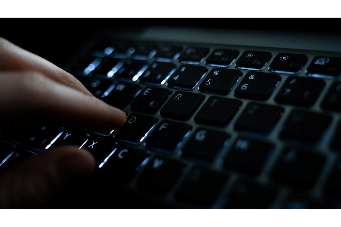Drogenhandel im Netz - Ermittler nehmen Verdächtige fest Die mutmaßlichen Drogenhändler sollen mehr als 750.000 Euro Umsatz gemacht haben. (Symbolbild)
