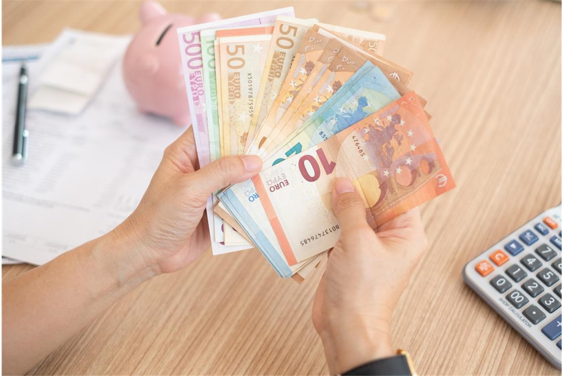 Die Nachzahlung soll mit einem der nächsten Gehälter überwiesen werden.