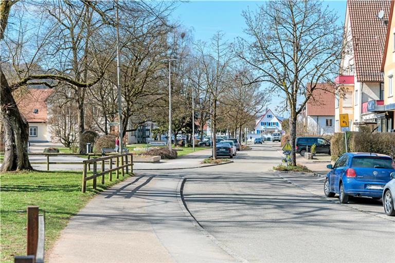 Die Nägelestraße führt an der Walterich- und Herzog-Christoph-Schule entlang. Gemeinderat und Stadtverwaltung ist es wichtig, dass dort durch die Einbahnstraßenregelung nicht wieder schneller gefahren wird. Helfen sollen nun die Berliner Kissen. Foto: Stefan Bossow