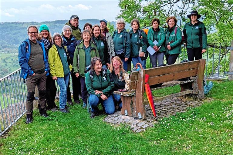 Die Naturparkführer Schwäbisch-Fränkischer Wald bei einem Ausflug um Schloss Ebersberg. Foto: privat