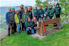 Die Naturparkführer Schwäbisch-Fränkischer Wald bei einem Ausflug um Schloss Ebersberg. Foto: privat