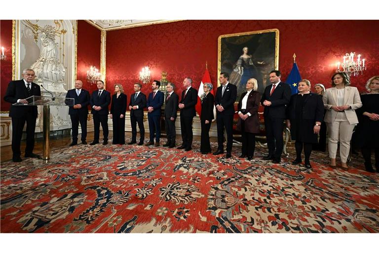 Die neue Drei-Parteien-Regierung in Österreich ist angelobt.