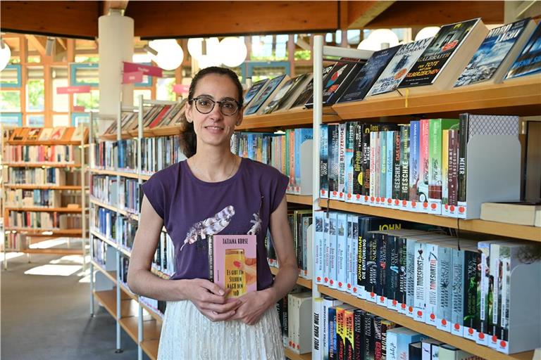 Die neue Leiterin der Stadtbücherei, Janina Müller, hat schon immer gerne gelesen. Foto: Elisabeth Klaper