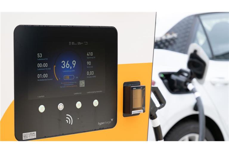 Die neue Prämie soll E-Autos stärken.