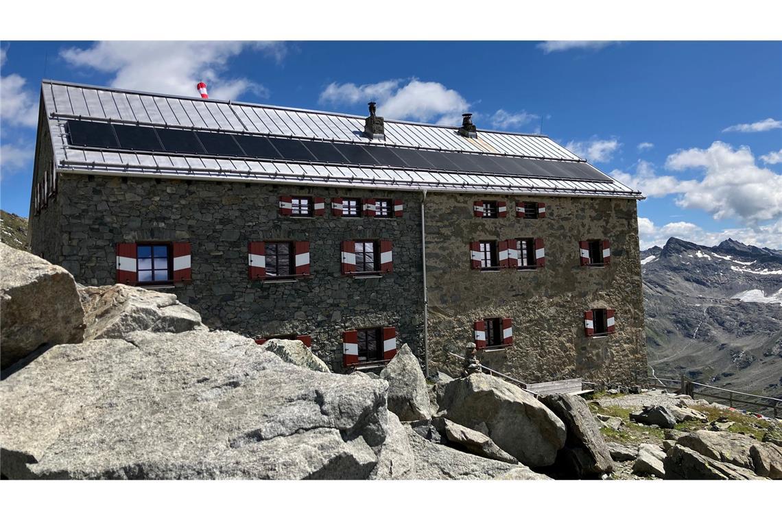 Klimakrise am Berg: Würmer fürs Hütten-Klo und Einfachheit Die Neue Prager Hütte stand früher nah am Gletscher.