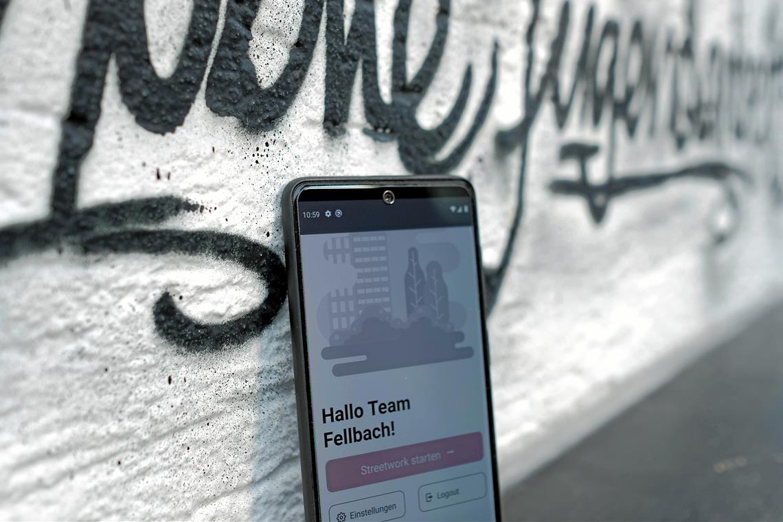 Die neue Streetwork-App hilft Fachkräften, ihre Rundgänge zu dokumentieren. Foto: LRA