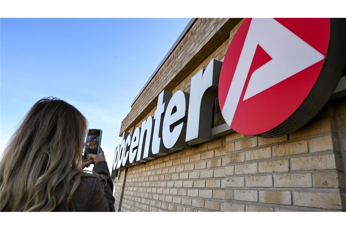 Die neue Weisung an die Jobcenter greift zum 1. Juli - dann tritt auch die Reform des bisherigen Bürgergelds in Kraft, das künftig Grundsicherung heißt. (Symbolbild)
