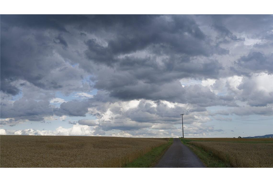 Die neue Woche beginnt im Südwesten so, wie die alte aufgehört hat – ungemütlich, kalt und nass (Symbolbild).