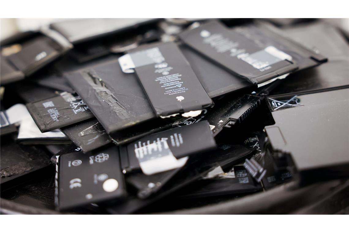 Die neuen Regeln zum Recht auf Reparatur sollen es Verbrauchern leichter machen, sich für eine Reparatur und gegen den Kauf eines Neugeräts zu entscheiden. (Symbolbild)