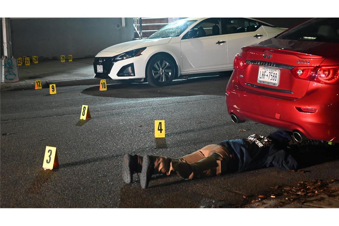Mindestens zehn Verletzte bei Schießerei in New York Die New Yorker Polizei nahm die Ermittlungen auf.