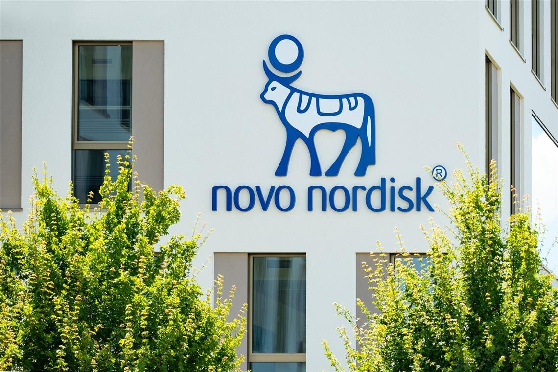 Die Novo Nordisk-Aktie fällt um 2 % und setzt ihren Abwärtstrend fort. Unsicherheit vor den Quartalszahlen und zunehmender Konkurrenz belasten den Kurs.
