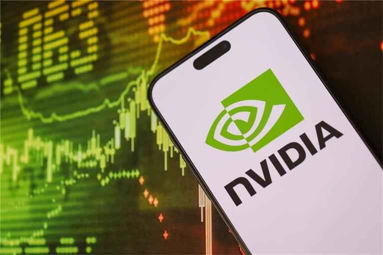 Die Nvidia-Aktie notiert aktuell bei 148 Euro. Trotz Rekordzahlen fällt der Kurs. Gründe & Ursachen im Überblick.