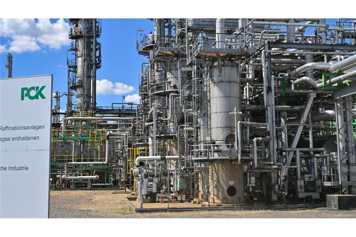 Die Ölraffinerie PCK bezieht kein russisches Öl mehr, erhält aber über die durch Russland verlaufende Druschba-Pipeline Öl aus Kasachstan. (Archivbild)