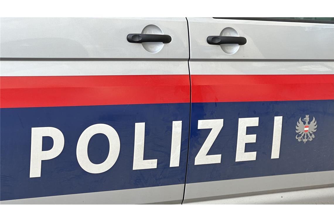 29 Jahre alte Deutsche verunglückt tödlich beim Rodeln in Österreich Die österreichische Polizei fand die 29-Jährige tot unterhalb einer Skihütte auf. (Symbolfoto)
