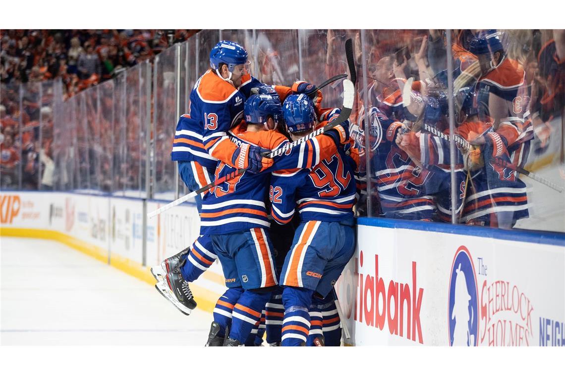 Draisaitl erreicht zweite Playoff-Runde - Stützle scheitert Die Oilers feiern den erneuten Einzug in die zweite Runde.