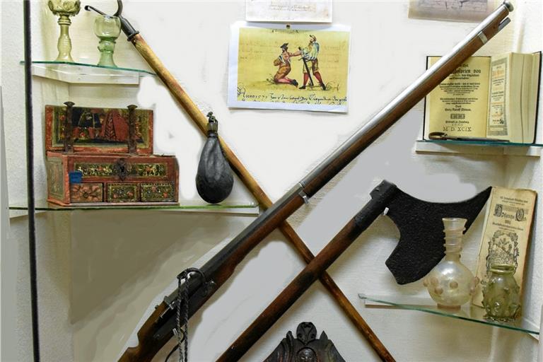Die originalgetreue Nachbildung einer Vorderlader-Hakenbüchse samt dem Auflegestock ist ein Blickfang der neuen Abteilung. Sie steht für das erste dokumentierte Murrhardter Vereins- und Schützenfest Ende des 16. Jahrhunderts. Foto: E. Klaper