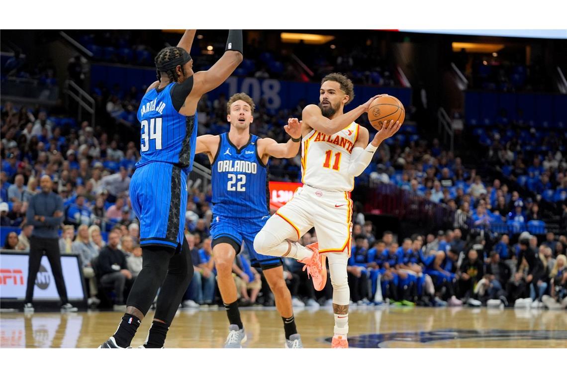 NBA: Wagner und Magic erreichen Playoffs Die Orlando Magic um Franz Wagner (M.) treffen nun auf die Boston Celtics.