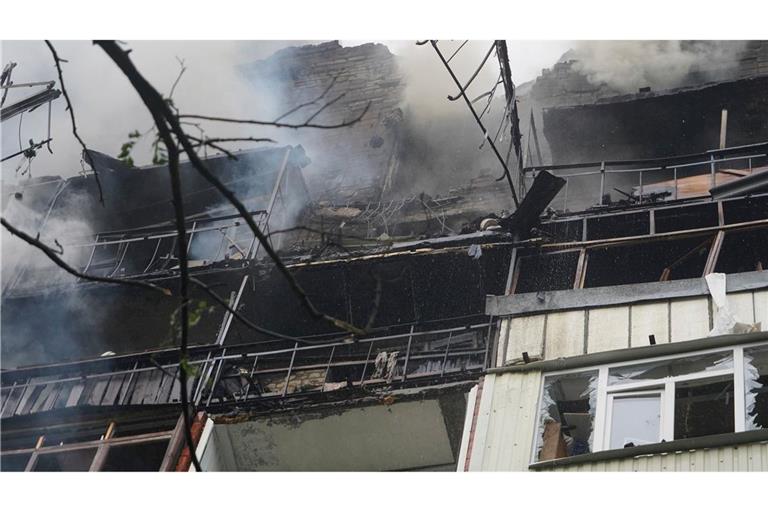 Die ostukrainische Stadt Charkiw war bereits am frühen Morgen Ziel schwerer russischer Angriffe.