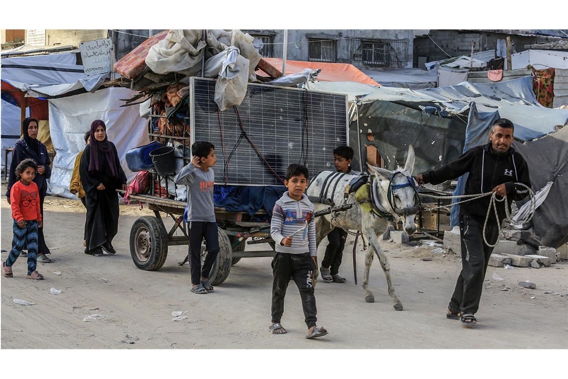 Die palästinensische Zivilbevölkerung muss immer wieder vor den Angriffen aus Israel fliehen.