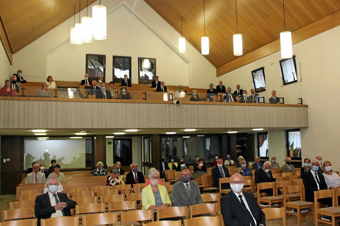 Ein Jahrhundert Neuapostolische Kirche Die Pandemie bedeutet einen Einschnitt im Gemeindeleben, das praktisch auf null heruntergefahren werden muss. Erst nach und nach kann von Gottesdiensten übers Internet oder Telefon wieder auf Präsenz umgestellt werden. Fotos: Neuapostolische Kirchengemeinde Murrhardt