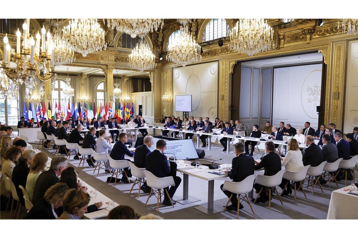 Paris und London planen „Mission“ in der Ukraine Die Pariser Ukraine-Konferenz fand im Elysee-Palast statt.